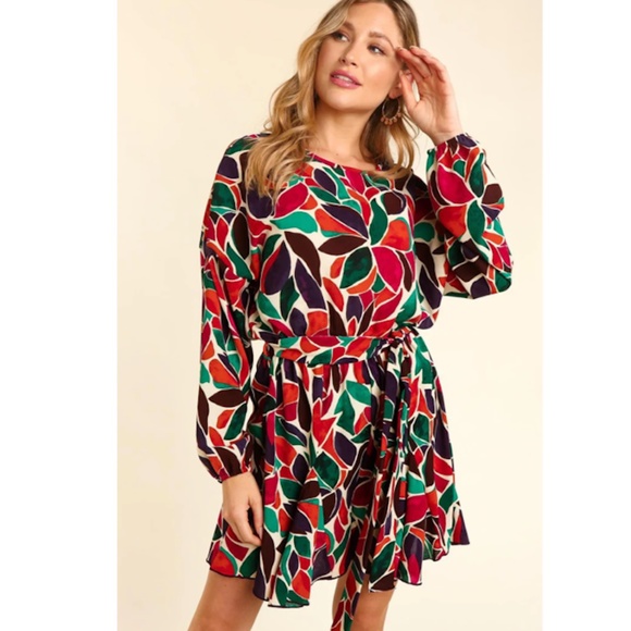 "The Vivian" Abstract PrintBubble Sleeve Romper - Picture 4 of 4